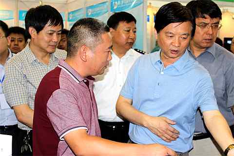 河北省副省長蒞臨金威展會參觀